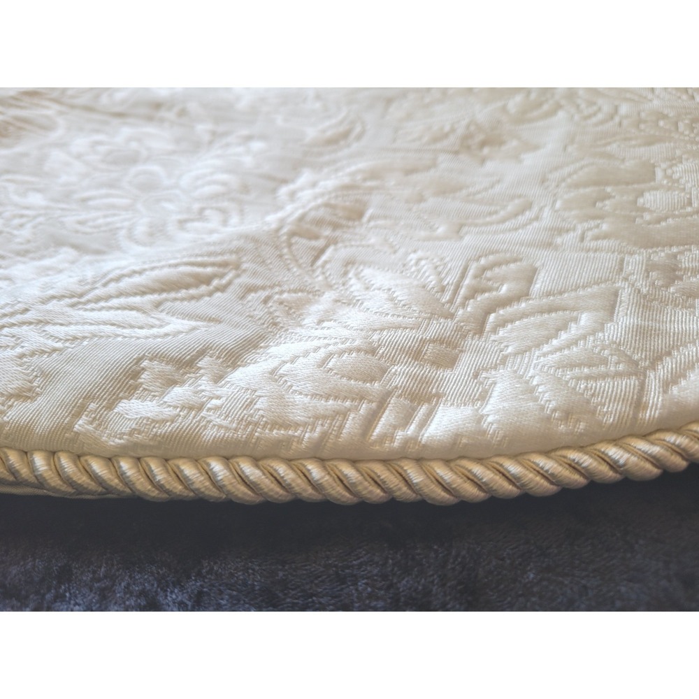 Large Cream White Ivory Christmas Tree Skirt 56" Rope Trim Embroidered elegant - Picture 3 of 10